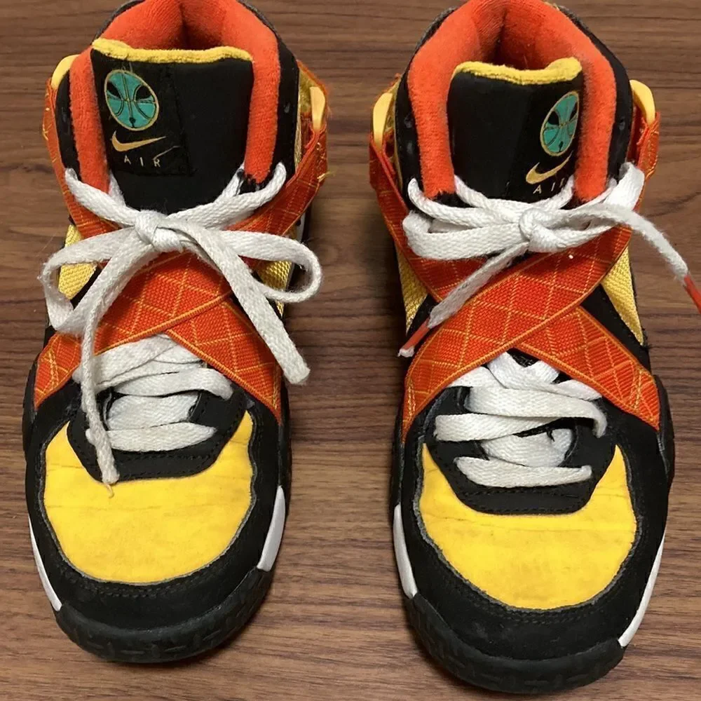 Nike Air Raid Rayguns Kids Unisex Black/University Gold Sneakers. Size 4.5 Youth